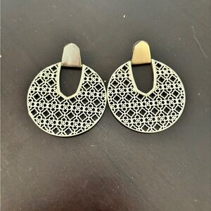 Gold Kendra Scott Filagree Earrings